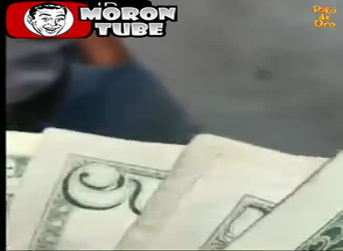 Video :A driver declines an elderly man's offer of money following a minor mishap